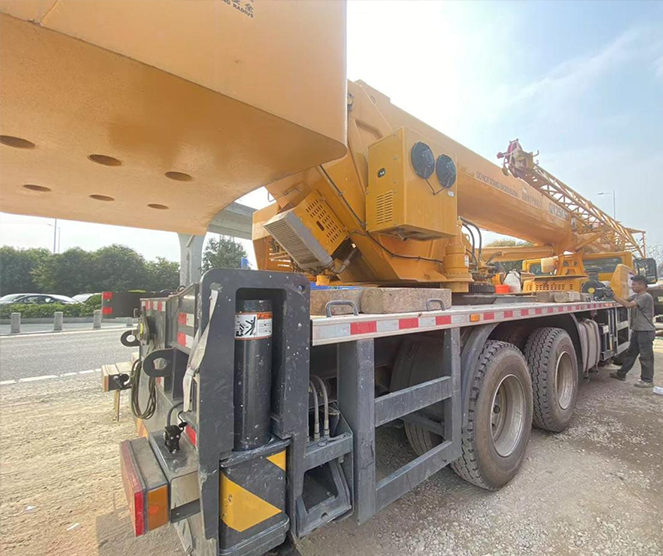 中國(guó)石化大型吊車盲區(qū)預(yù)警系統(tǒng) 中國(guó)石化大型吊車盲區(qū)預(yù)警系統(tǒng)